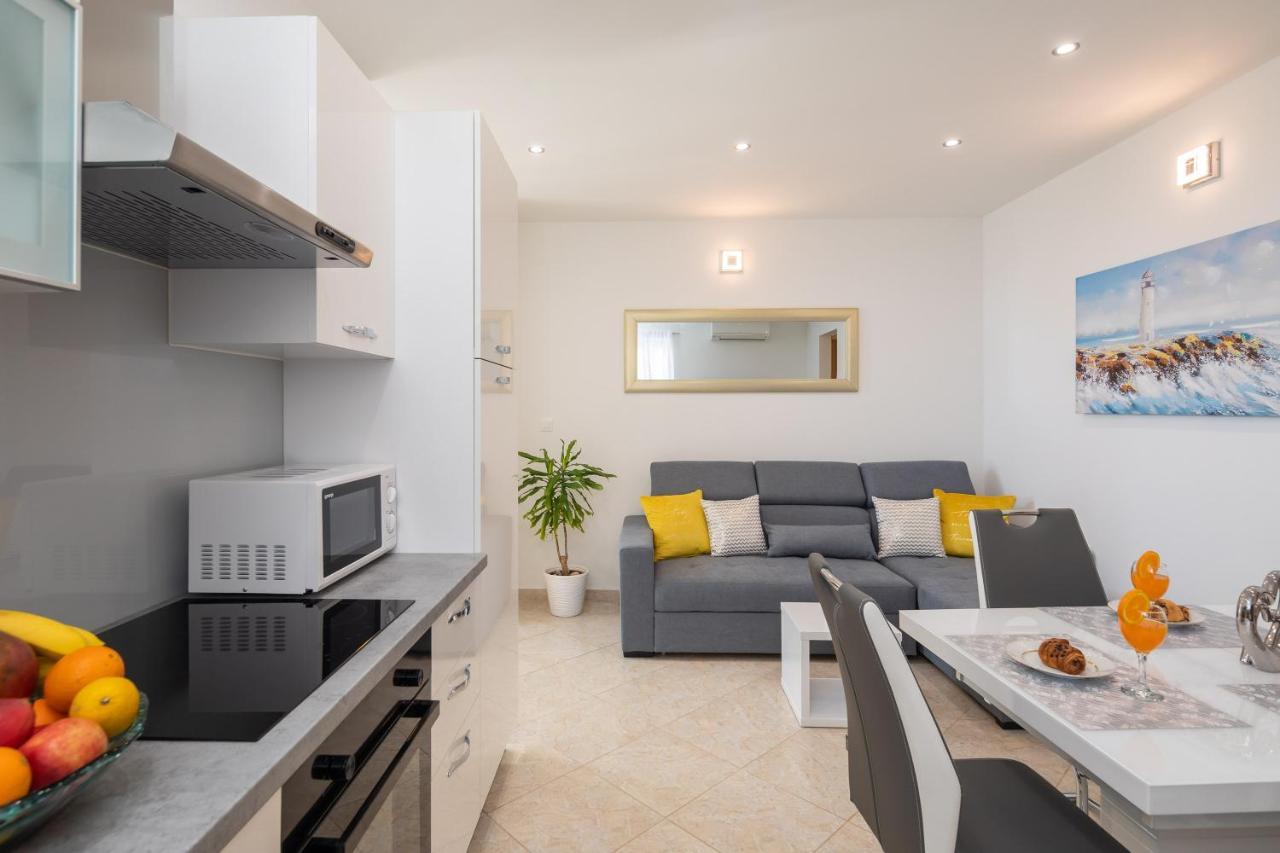 Fba Family Beach Apartments Omiš Exterior foto